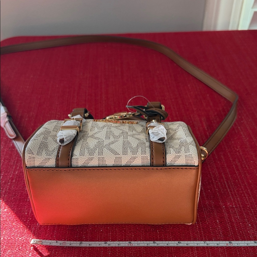 Michael Kors Tan and Cream Satchel - Picture 2 of 5